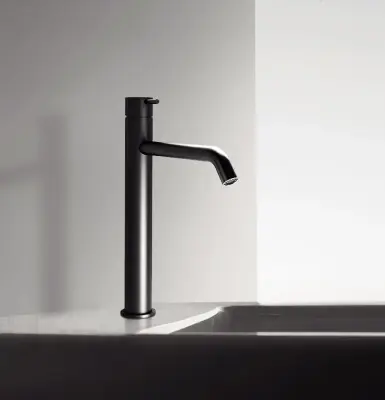 Waterevolution Flow hoge wastafelkraan voor waskommen  incl. click waste mat zwart T115PR
