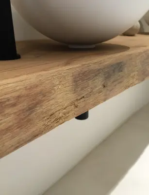 Boomstam wastafelblad massief eiken kleur naturel 120cm incl. verdekte bevestiging met beugels 1208782042