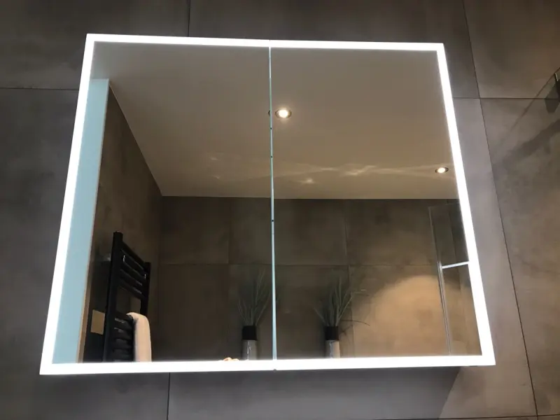 Luxe spiegelkast 80cm met led verlichting en stopcontact volledig aluminium 1208846272