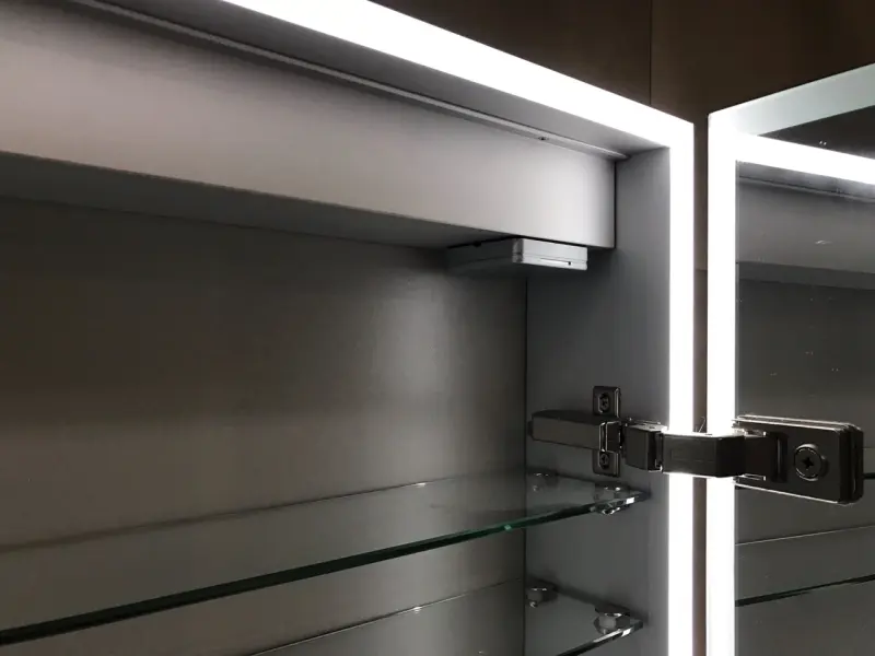 Luxe spiegelkast 60cm met led verlichting en stopcontact volledig aluminium 1208846282