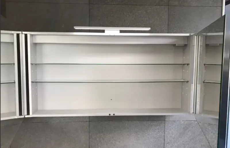 Luxe spiegelkast 60cm met led verlichting opbouw en stopcontact volledig aluminium 1208846372