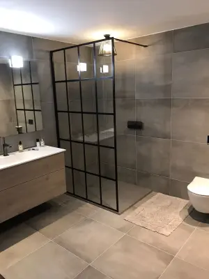 Flavio Napoli Nero MAATWERK inloopdouche helder glas - Mat Zwart Kader en horizontale lijnen - 1208890032